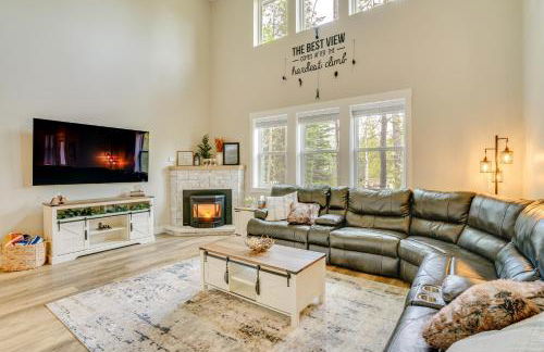 Spacious Donnelly Family Home with Private Hot Tub! - Foto 1