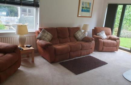 Large private home with small lake and garden - Photo 2