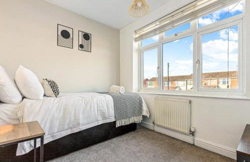 Spacious 4 Bed House in Exhall, Sleeps 7 - Foto 14