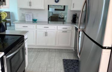 Charming Condo with Pool and Spectacular View - Photo 4