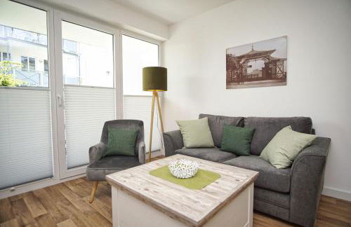 Terrasse, gratis Nutzung vom AHOI Erlebnisbad und Sauna in Sellin - Villa Karola FeWo 02 - Foto 7