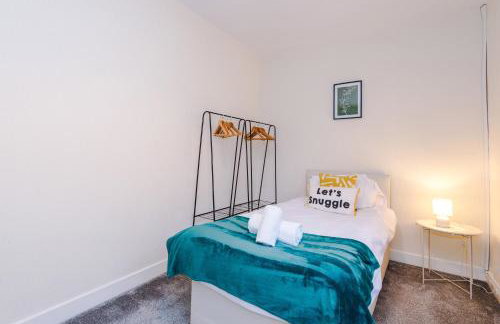 3BR Home Sleeps 6 Perfect for Short and Long Term Stays - Foto 12