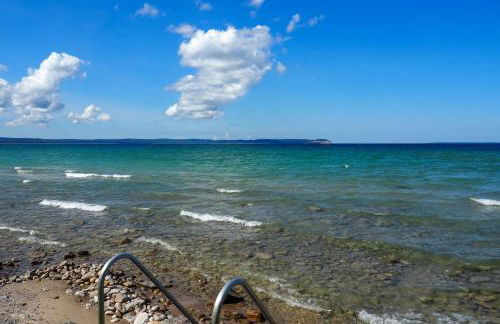 Unwind Fireside, Walk to Water! Lake Michigan Home - Foto 37