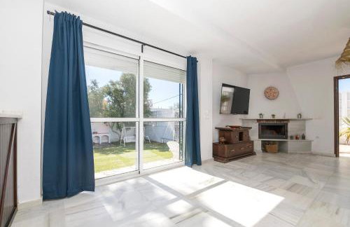 Preciosa Casa con Jardin y Piscina Privada en el Puerto de santaMaria - Photo 36