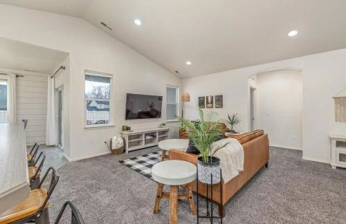 Modern Luxurious 4-bedroom Centrally located home - Foto 39