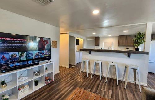 Modern Cabin with Arcade, Foosball Table and Fire Pit in Meadview, Arizona - Foto 27