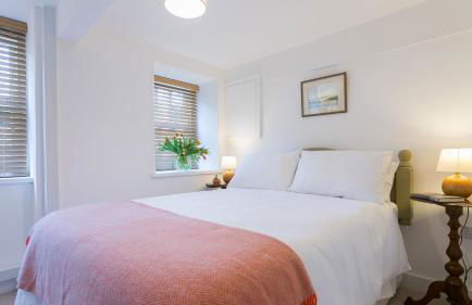 Custom Mews - Photo 31