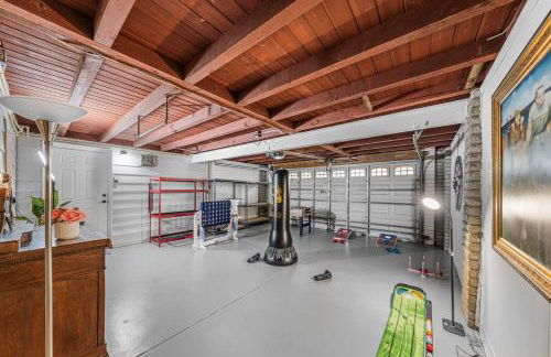 Stunning Gem Home w Heated Salt Pool & Game Room - Foto 77