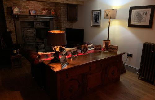 Luxury Boutique Country Cottage With Hot Tub - Photo 38