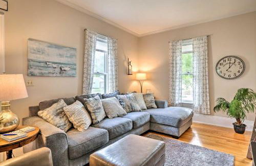 Bright Clear Lake Getaway, 4 Blocks to Downtown! - Foto 6