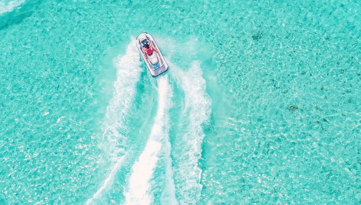 Moto d'acqua + Snorkeling con squali e razze