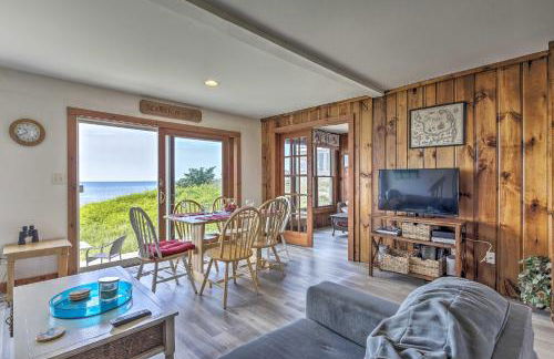 Oceanfront Gem with Sunroom and Fireplace in Cape Cod - Foto 9