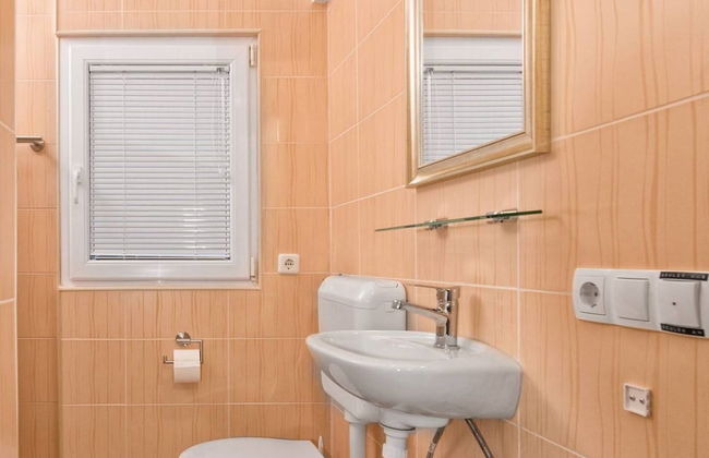 Hidden Gem Holiday Home With Pool in Kastel Stafilic - Foto 14