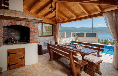 Seafront Villa Noah with heated pool - Foto 36