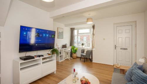 Doctors Lane- Modern 3 Bedroom Contractor Family House With Parking - Foto 1