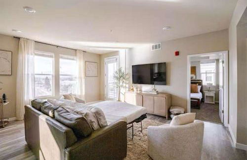 Stunning Water View 2BR · Jacuzzi & Rooftop Lounge - Foto 37