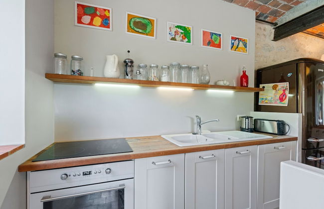 Charming Holiday Home in Yevre-la-ville With Pool - Foto 26