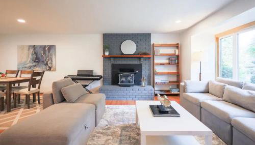 Charming and Spacious House with Relaxing Huge Deck - Foto 2