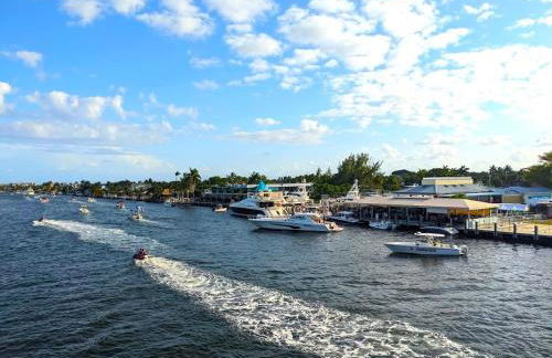 Paradise Awaits! Beach, King Bed, Private Yard & Workspace - Photo 25