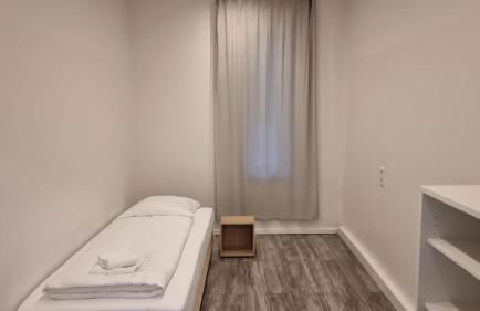 Tolstov House - 5 Room House with Terrace - 35 Min to Messe DUS - Foto 14