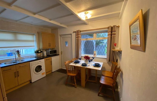 Quiet Secluded two Bedroom Bungalow With Parking - Foto 10