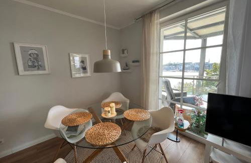 Beste Lage mit Warnowblick - großer Balkon, zwei Schlafzimmer, Aufzug, Stellplatz - Foto 16