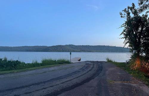 Rustic Chic Alabama Cabin w Loft Fire Pit Pet Friendly Fenced Yard Lake Guntersville - Lucky Lodge - Foto 71