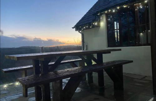Coed Y Ddraig - themed 3 bedroom cottage, with bar & pool table - Photo 18