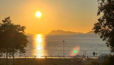 2 Habitaciones con vistas y 2 Terrazas en Primera Linea Playa Samil - Foto 1