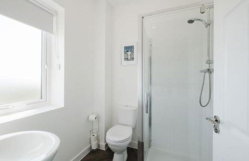 Pristine and Modern Home away from Home - Photo 12