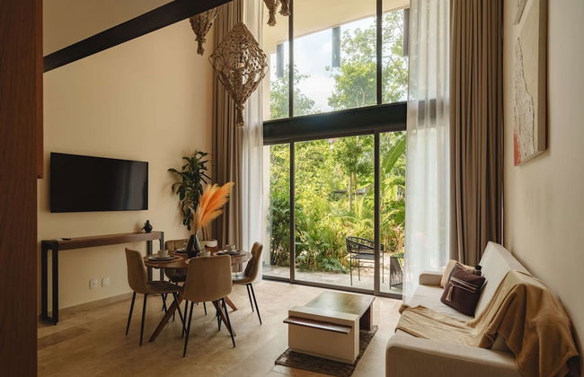 Beautiful Jungle Loft With Rooftop Pool and Gym - Photo 1