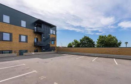 Voyager Haus Apartments, EV Charging Stations, London Heathrow Airport, LHR, Terminal 4, RE-Energise & GO - Foto 3