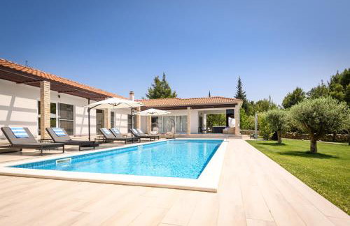 Villa Stella - heated pool, jacuzzi & sauna - Foto 45