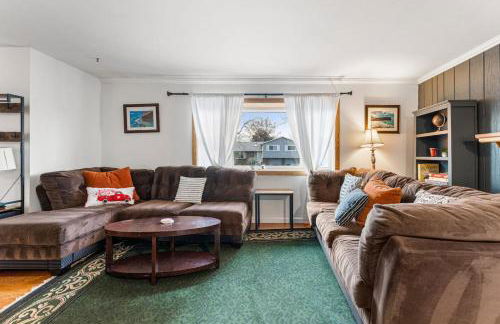 Spacious and Comfy Close to Everything Backyard - Foto 10