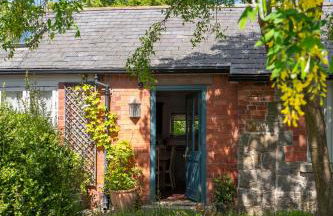 Courtyard Cottage - Photo 3