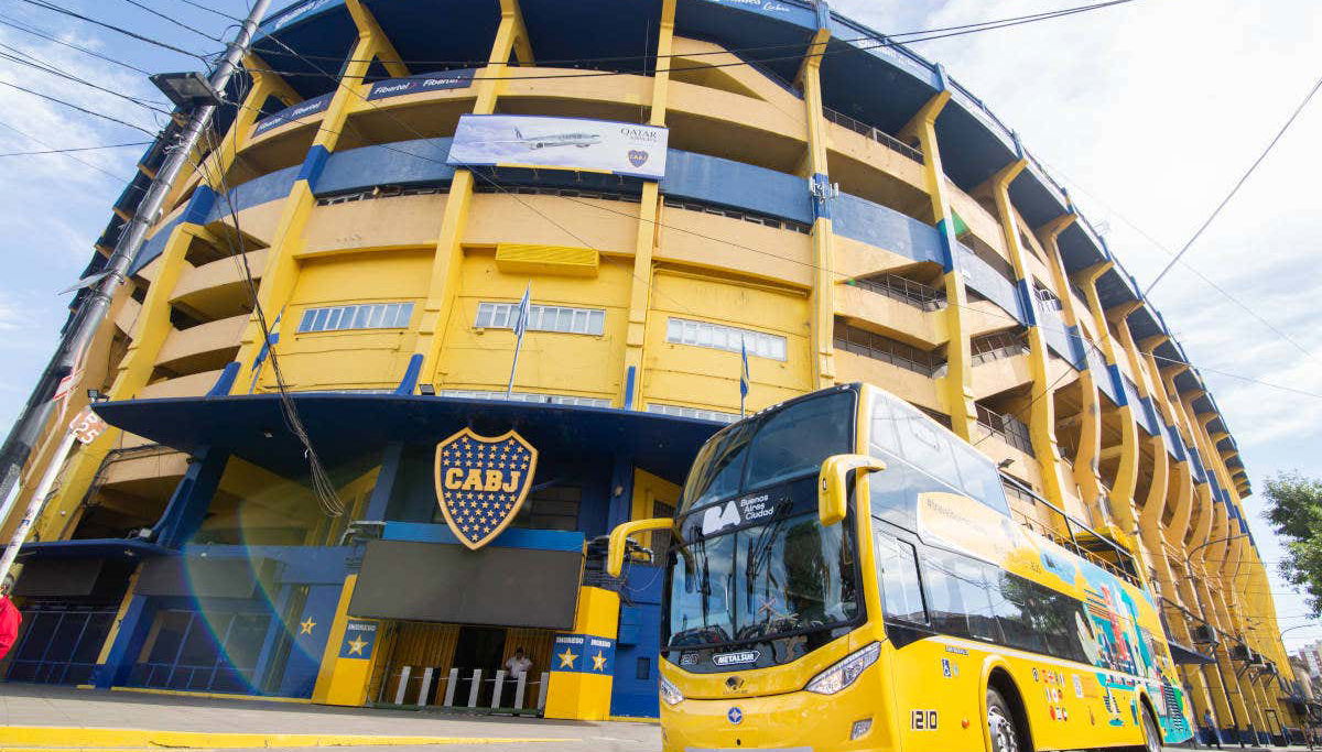Autobús junto al Club Atlético Boca Juniors