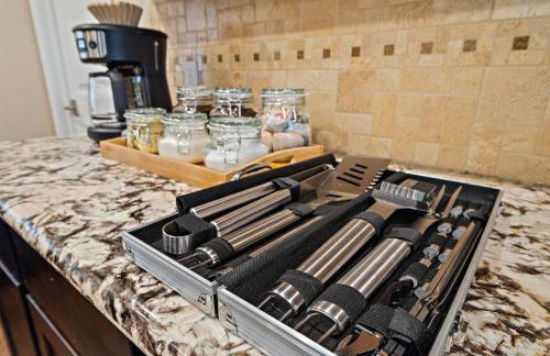 Nr DT, Med Center, Midtown Sleeps 16 Game Room - Photo 12