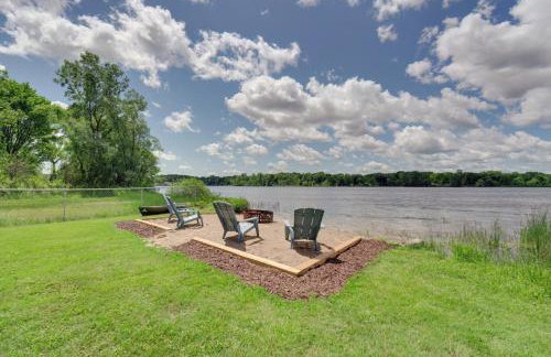 Lakefront Retreat with Views and Decks and Fire Pit - Foto 49