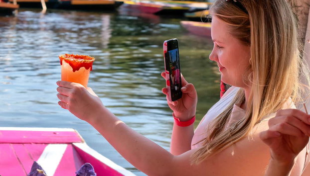 Giro in trajinera a Xochimilco - Foto 3, Una foto a un cocktail sulla trajinera