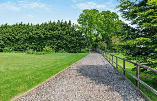 City to Country Retreat Luxury Cottage with Hot Tub - Foto 47