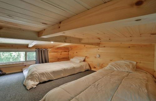 River Cabin Hot Tub & Swim Spa Near Downtown - Foto 18