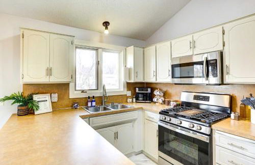 Pet-Friendly Omaha Vacation Rental with Deck! - Foto 9