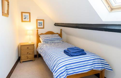 Poirot Cottage - Photo 17