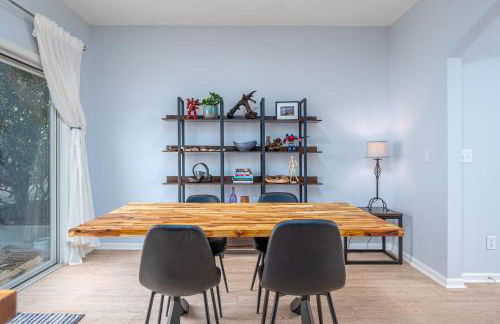 Modern 3-BR Townhome w Private Backyard Near RTP - Foto 13