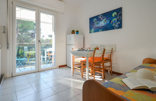 2 bedroom Apartment in Lignano Sabbiadoro with swimming pool and garden - Photo 5