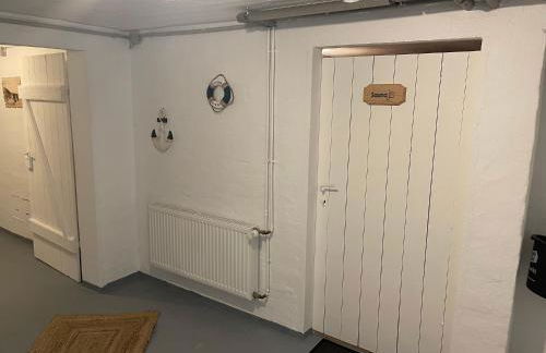 Family House - Photo 26