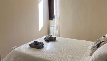 Apartment in monumental square Madrid Center - Photo 4