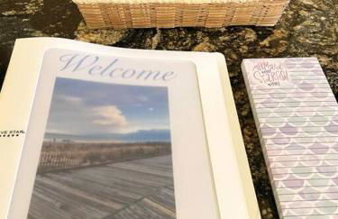 Beach gem! Hot Tub/EV/2bd/3.7mi beach/.5mi outlets - Foto 15