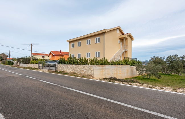 Simplistic Apartment in Neviđane with Balcony - Foto 27