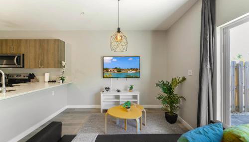 Spacious 3BR Townhouse with Free Parking Included! - Foto 3